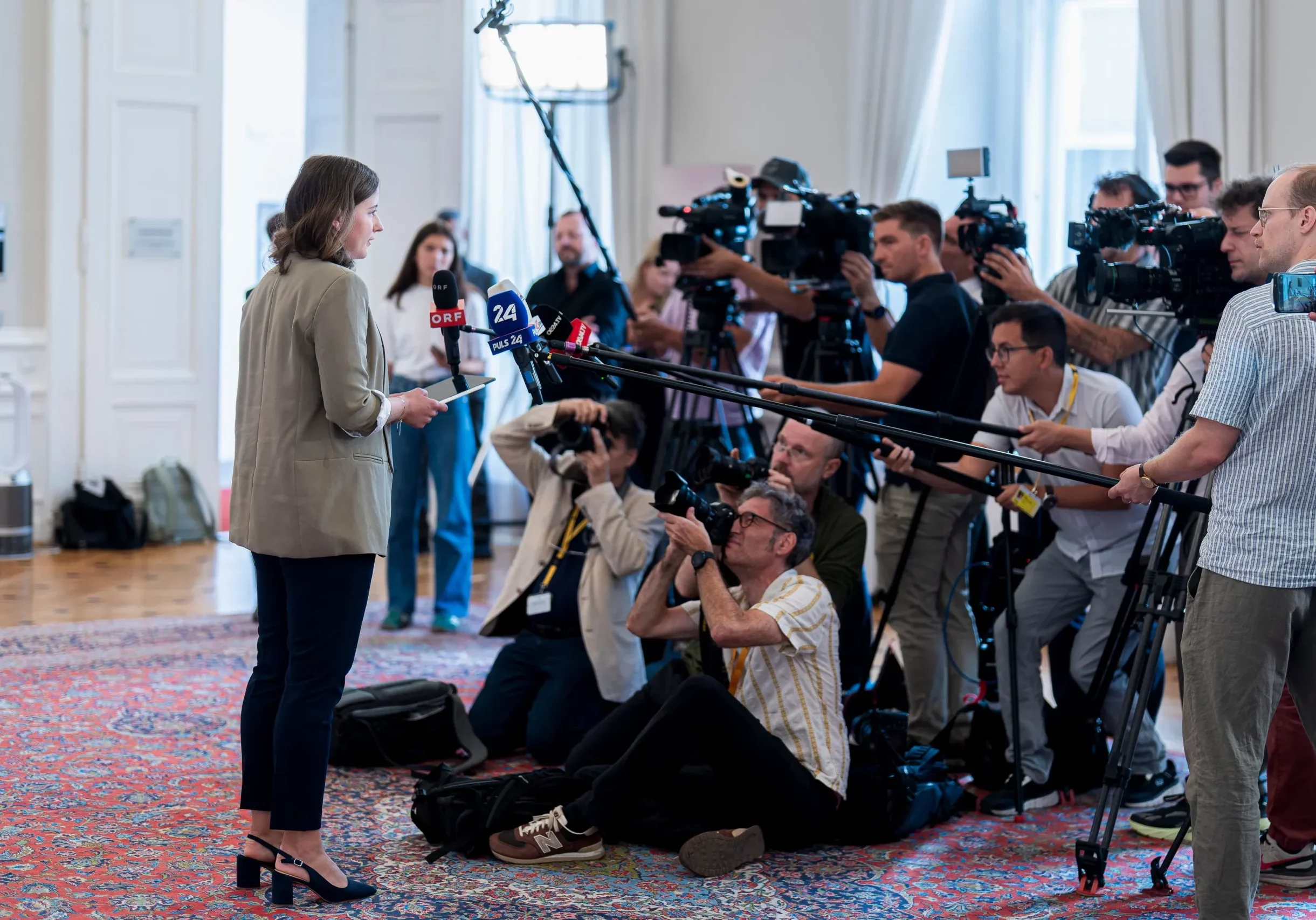 Ministerin Claudia Bauer beauftragt den Integrationsfonds, der Lehrerschaft Informationen und Empfehlungen für den Umgang mit religiös motivierten Konflikten zu vermitteln. Foto: Bka / Florian Schrötter