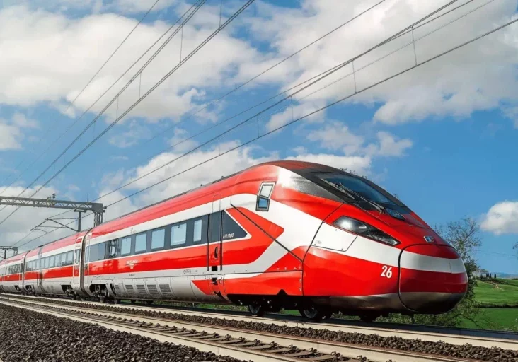 Joachim Schnabel, Verkehrssprecher der ÖVP, nennt die Kriterien für die ÖBB-Reform. Ein Gesetzesentwurf liegt vor, die Koalition beginnt Verhandlungen. Ebenfalls gestartet sind die Testfahrten des neuen italienischen Hochgeschwindigkeitszuges Frecciarossa in Tirol und auf der Weststrecke. Foto: Italotreno