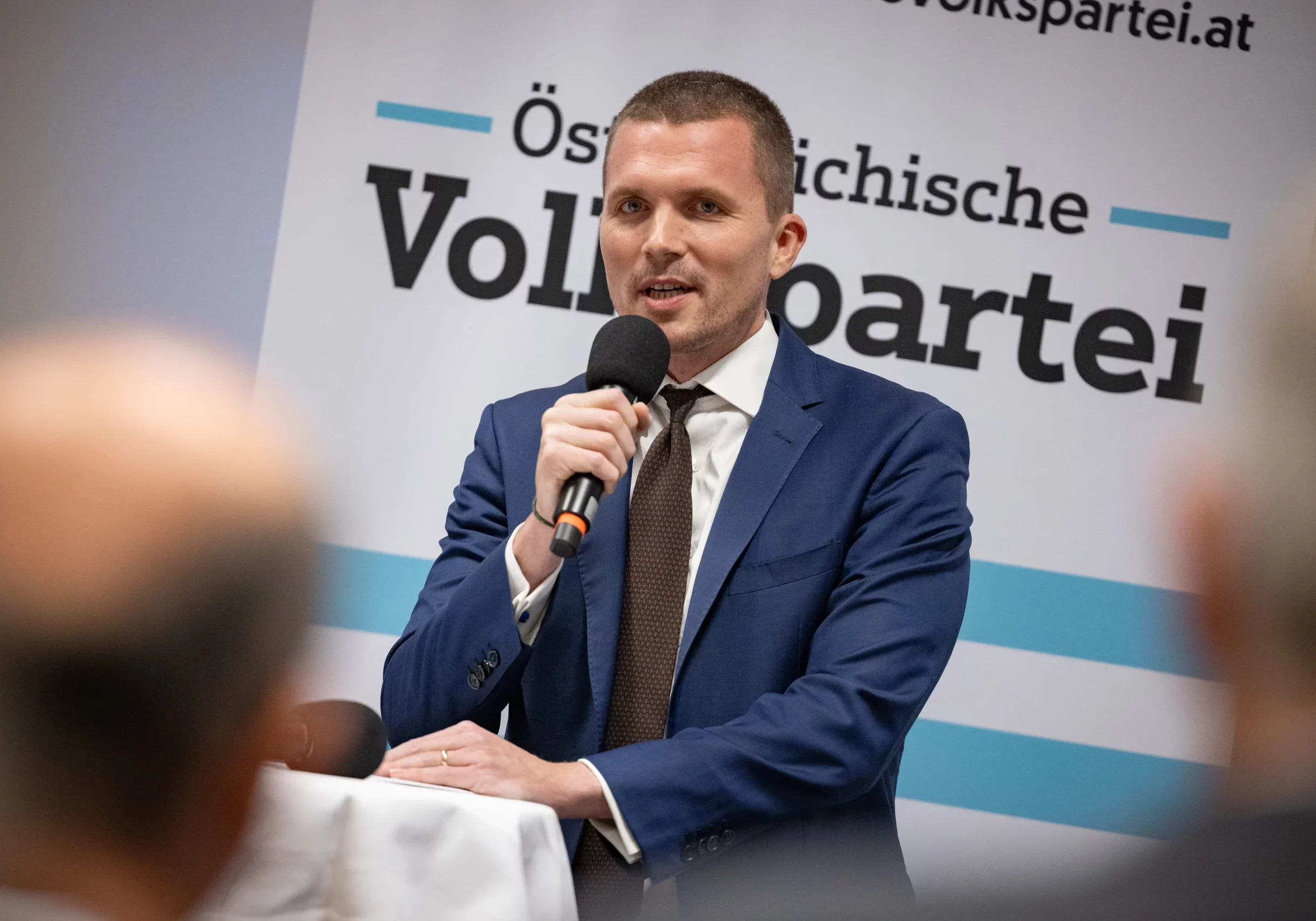 Eine Abfuhr erteilt ÖVP-Generalsekretär Markus Gstöttner dem NEOS-Vorschlag, Politikerbezüge je nach Budgetdefizit zu kürzen. Foto: Jakob Glaser