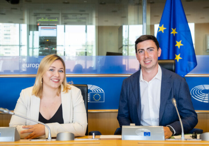 Gemeinsam mit dem EU-Parlamentarier Alexander Bernhuber will JVP-Generalsekretärin Sabine Hanger eine Alternative zu Erasmus+ finden, um es europäischen Studenten zu ermöglichen, einfacher in Großbritannien zu studieren. Foto: Tzovaras Stavros