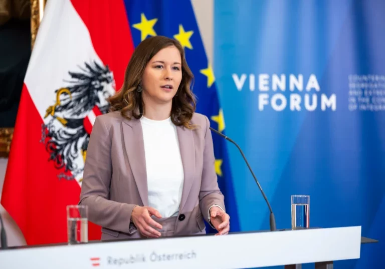 Claudia Plakolm: Register für Hassprediger soll Europa im Kampf gegen Radikalisierung stärken. Foto: Bka / Christopher Dunker
