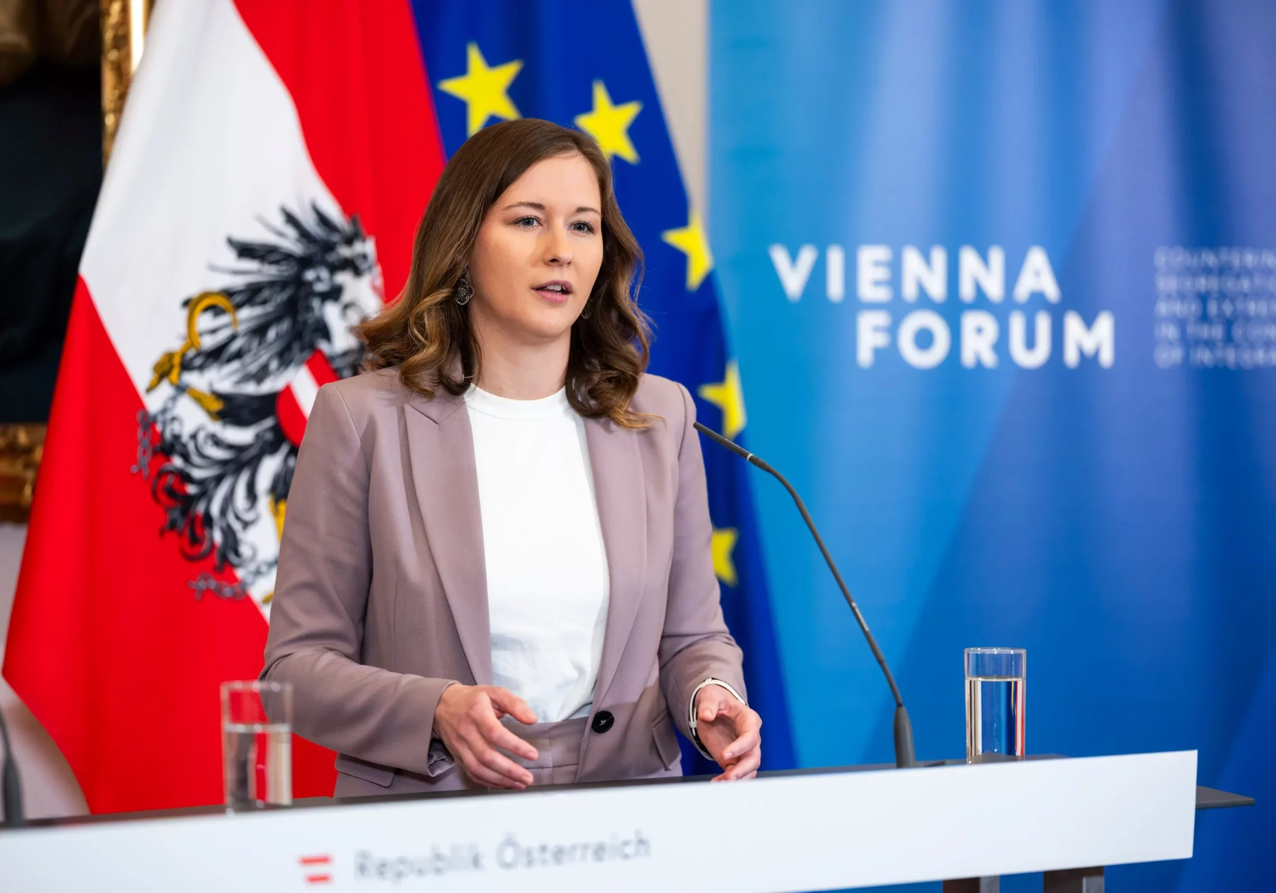 Claudia Plakolm: Register für Hassprediger soll Europa im Kampf gegen Radikalisierung stärken. Foto: Bka / Christopher Dunker