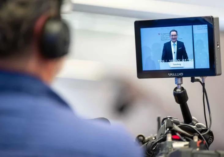 Landwirtschaftsminister Norbert Totschnig sieht trotz Spardruck die bäuerlichen Einkommen gesichert. Foto: BMLUK/Hemerka