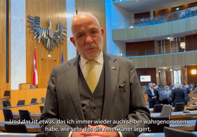 Europa wird sich mehr um seine Sicherheit sorgen müssen als bisher, unabhängig davon, wie die Wahl zum nächsten US-Präsidenten ausgeht: Martin Engelberg kommentiert im aktuellen Podcast "Politics und Psychoanalyse" den Stand der Vorwahlen in den USA und berichtet von seinen Eindrücken von Aserbeidschan, einem Bollwerk gegen radikalen Islam.
