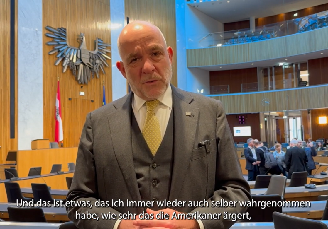 Europa wird sich mehr um seine Sicherheit sorgen müssen als bisher, unabhängig davon, wie die Wahl zum nächsten US-Präsidenten ausgeht: Martin Engelberg kommentiert im aktuellen Podcast "Politics und Psychoanalyse" den Stand der Vorwahlen in den USA und berichtet von seinen Eindrücken von Aserbeidschan, einem Bollwerk gegen radikalen Islam.
