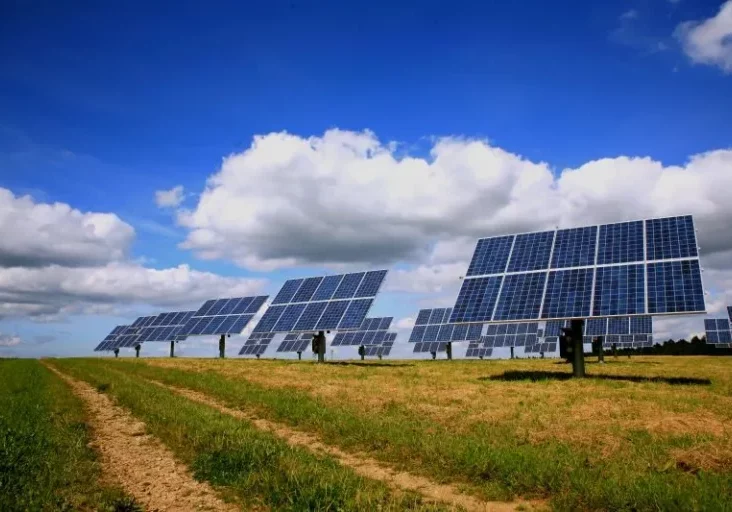 Von den 325 Millionen Euro als vierte Tranche für Österreich geht ein erheblicher Anteil in die Installation von Anlagen der Photovoltaik. Foto: Rainer Sturm / Pixelio