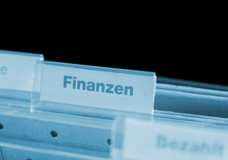 Finanzbeamte wurden für die speziellen Aufgaben der Corona-Hilfen bei der COFAG eigens geschult, um Tausende Anträge zu bearbeiten. Foto: Rainer Sturm/pixelio.de