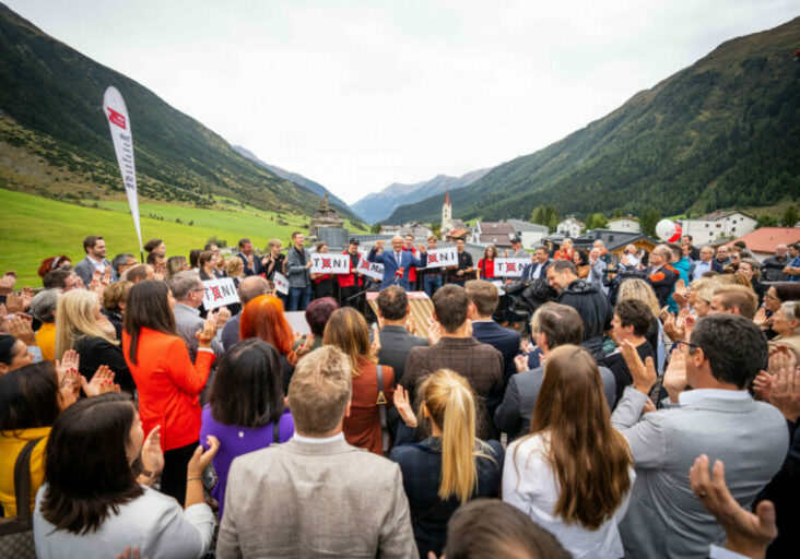 Startschuss in der Heimatgemeinde Galtür: Landeshauptmannkandidat Toni Mattle wird in den nächsten drei Wochen bis zur Wahl alle 42 Regionen Tirols besuchen. Foto: VP Tirol