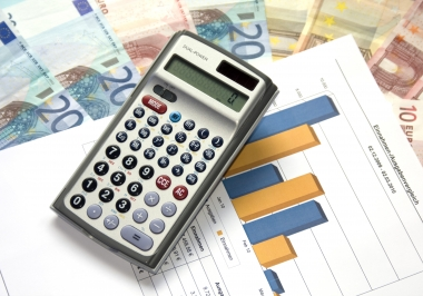Die Entlastungen wirken, zeigt eine Studie des Budgetdienstes des Parlaments. Diese und die Maßnahmen gegen die Teuerung wirken auch und gerade positiv für die niedrigen Einkommen, ergeben die Antworten des Budgetdienstes auf eine Anfrage von ÖVP-Abg. Andreas Hanger. Foto: Thorben Wengert / pixelio.de