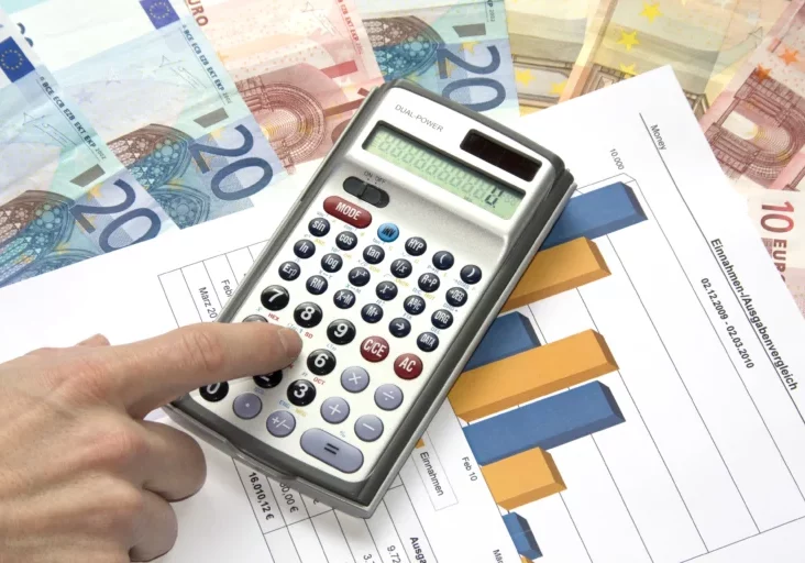 Eine breite Abfuhr setzt es für die linken SPÖ-Projekte einer Reichen- und Erbschaftssteuer. Wirtschaft und Regierung setzen für den Aufschwung auf Entlastungen. Foto: pixelio / Thorben Wengert