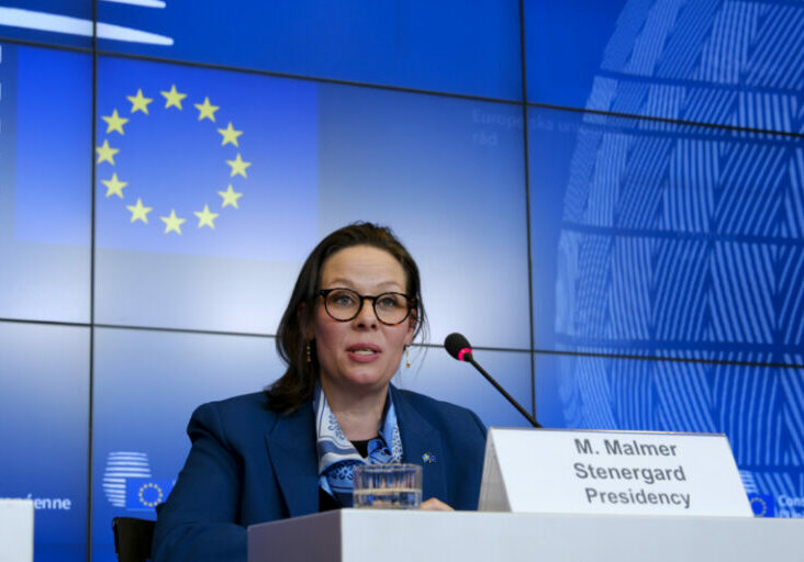 Die EU-Innenminister erzielten bei der formellen Ratstagung in Luxemburg einen Durchbruch: Einigung über raschere und effektivere Asylverfahren und vereinfachte Zulassung von Arbeitsmigration. Die Ratsvorsitzende, Schwedens Migrationsministerin Maria Malmer Stenegard gab Donnerstag abends die Einigung und Einzelheiten bekannt. Foto: Europäischer Rat