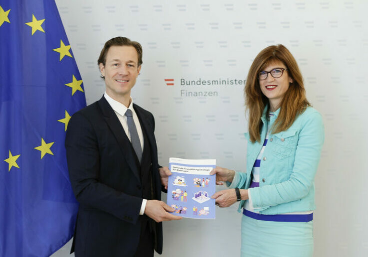 Finanzminister Gernot Blümel & Nicola Brandt, Leiterin des OECD Berlin Centers, präsentierten die Finanzbildungsstrategie - Foto: BMF/Wenzel