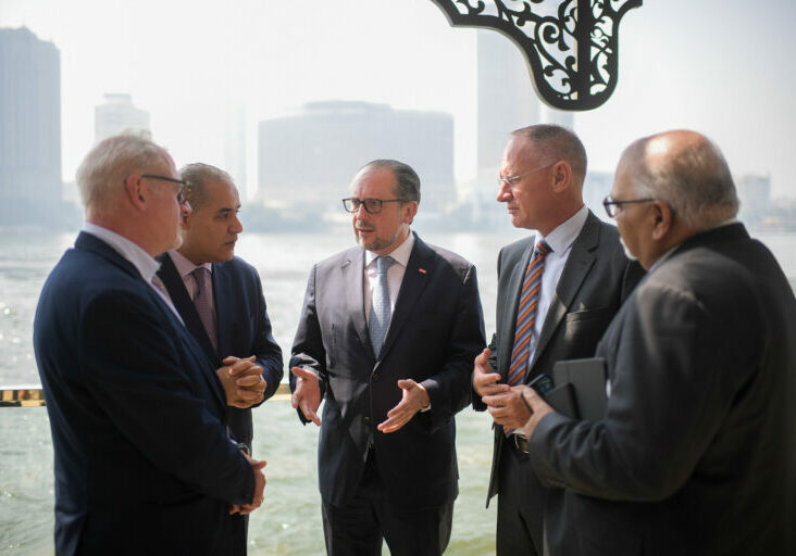 In Kairo trafen Außenminister Alexander Schallenberg und Innenminister Gerhard Karner Vertreter von internationalen Organisationen, um zum Thema "Lebensmittelsicherheit und Migration" zu sprechen. Foto: BMEIA/Gruber