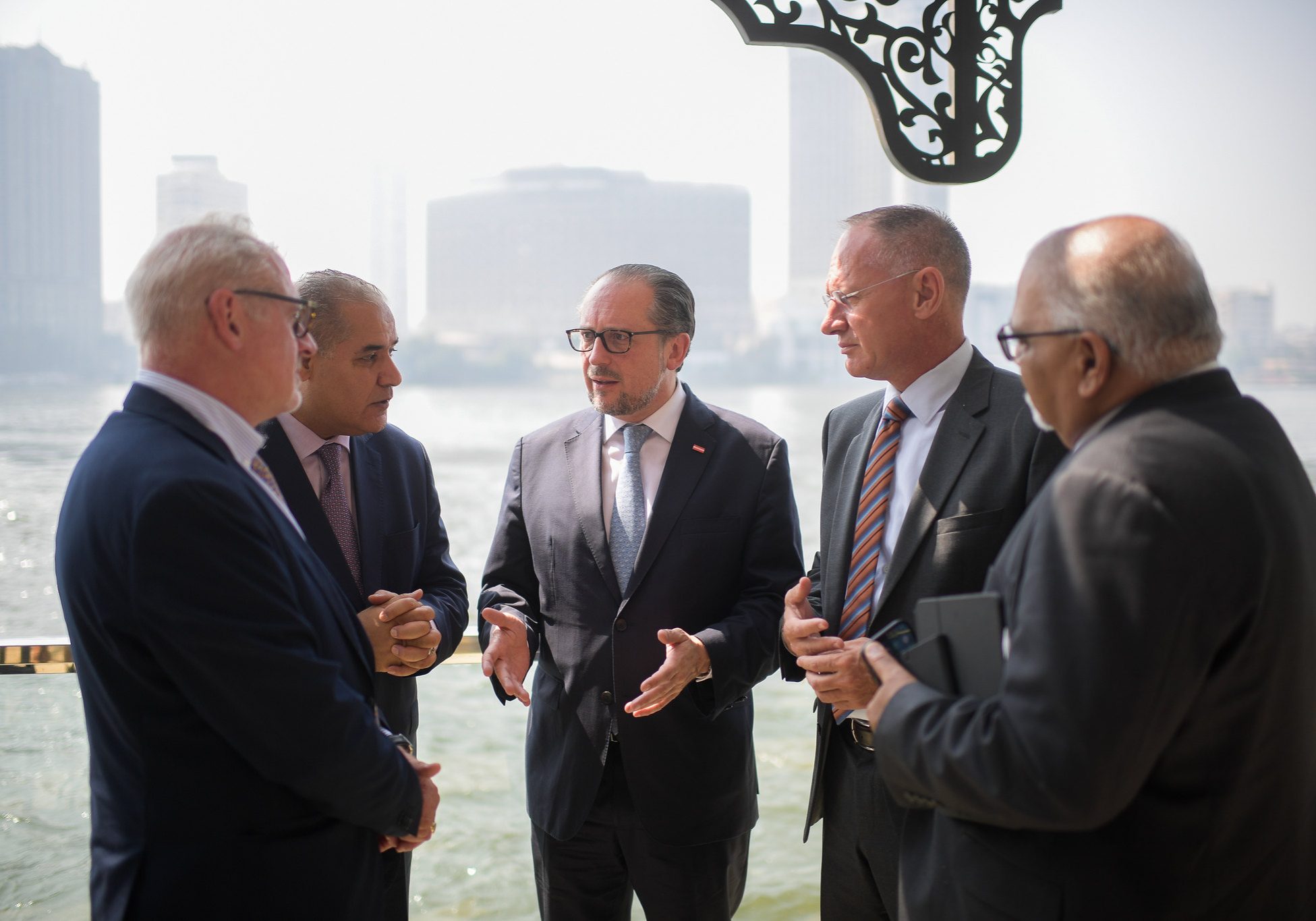 In Kairo trafen Außenminister Alexander Schallenberg und Innenminister Gerhard Karner Vertreter von internationalen Organisationen, um zum Thema "Lebensmittelsicherheit und Migration" zu sprechen. Foto: BMEIA/Gruber
