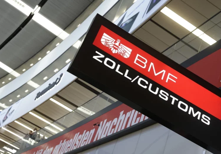 Täglich werden vom Zoll rund 22.000 Warenabfertigungen in Österreich durchgeführt. Unter anderem auch am Flughafen Wien-Schwechat: Bild: BKA/Regina Aigner