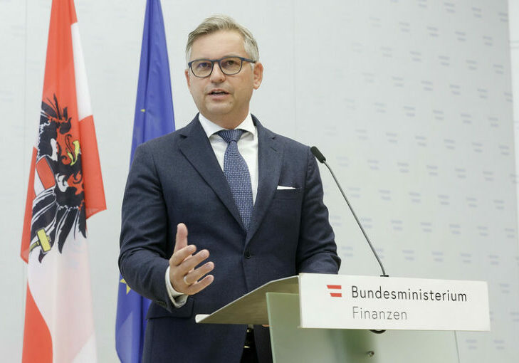 Im Podcast "Finance Friday“ spricht Finanzminister Magnus Brunner mit dem Direktor der Agenda Austria, Franz Schellhorn, über Budget, Pensionen und die Schaffung von Eigentum. Foto: BKA /Andy Wenzel