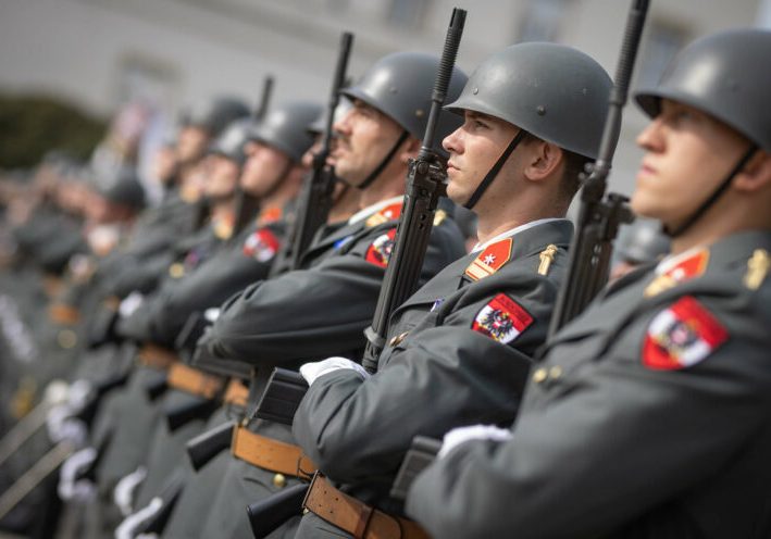 Am Freitag gab Verteidigungsministerin Klaudia Tanner das Programm für die Bundesheer-Schau am Nationalfeiertag bekannt. Neben zahlreichen Vorführungen werden auch 1.000 Grundwehrdiener angelobt. Foto: ÖBH