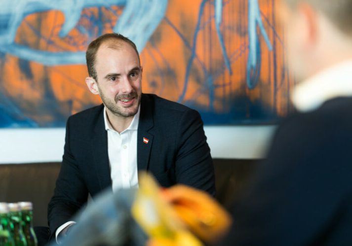 Die Sicherheitsforschung wird um einen Cybersecurity-Schwerpunkt ergänzt und der Etat auf 19 Mio. € aufgestockt, das gab Staatssekretär für Digitalisierung, Florian Tursky am Montag im Rahmen eines Hintergrundgespräches bekannt. Foto: BMF / Dunker