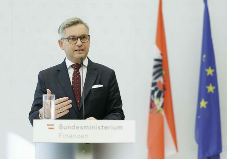 Finanzminister Magnus Brunner will das Budget nach den Milliarden-Hilfen wieder auf den Pfad des Schuldenabbaus und Rückgang des Defizits führen. Foto: BKA/Andy Wenzel