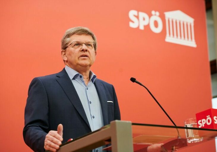 SPÖ-Bundesgeschäftsführer Christian Deutsch konnte am Donnerstag lediglich den Ort für den Sonderparteitag bekanntgeben. Dieser findet in Linz statt. Ansonsten besteht weiter Uneinigkeit in der SPÖ. Foto: SPÖ / Kurt Prinz
