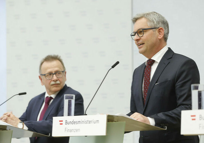 Positive Bilanz zur Steuerfahndung zogen Finanzminister Magnus Brunner und Alfred Hacker, Vorstand des Amts für Betrugsbekämpfung. Im vergangenen Jahr konnten durch gezielte Steuerfahndung zahlreiche Erfolge erzielt werden. Foto: BKA/Aigner
