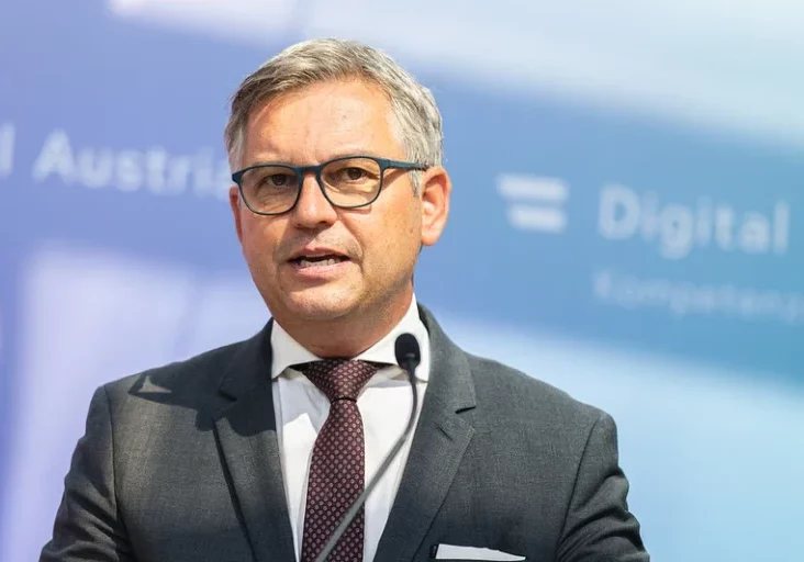 Finanzminister Magnus Brunner präsentiert Ländern und Gemeinden mit dem Zukunftsfonds einen neuen Ansatz für die Aufteilung der Steuereinnahmen: Gemeinsame Ziele für Kinder, Wohnen, Klima und Umwelt, aber unterschiedliche Wege, dies zu erreichen. Foto: BMF/Schrötter