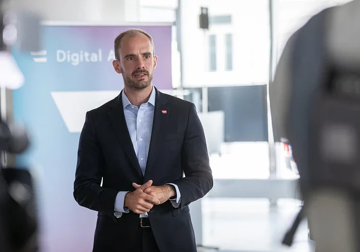 Eine Kennzeichnungspflicht für Künstliche Intelligenz kündigt Staatssekretär Florian Tursky an. Die technologische Entwicklung und ihre Auswirkungen auf die Gesellschaft lösen politischen Handlungsbedarf aus. Foto: BMF
