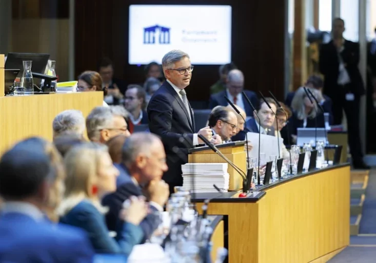 In Anwesenheit der gesamten Bundesregierung präsentierte Finanzminister Magnus Brunner am Mittwoch dem Nationalrat das Budget 2024. Foto: BKA/Wenzel