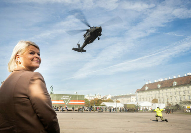 Mit 560 Millionen Euro wird die Panzerflotte Österreichs künftig von Verteidigungsministerin Klaudia Tanner modernisiert. Foto: ÖBH