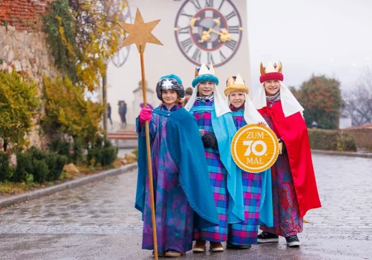 Mit der Dreikönigsaktion sammelt die Katholische Aktion seit 70 Jahren Spenden für die Bedürftige. Sternsinger kommen zu Haushalten und Unternehmen, auch zu Landesregierungen, Bundesministerien und in das Parlament. Foto: Gerd Neuhold