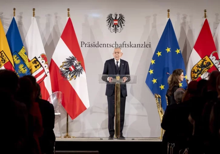 Bundespräsident Alexander Van der Bellen appelliete in seiner Neujahrsansprache 2026 für ein Bekenntnis zu Europa und für die Bereitschaft zum Kompromiss. Im Bild beim Staatsakt 2025. Foto: Präsidentschaftskanzlei