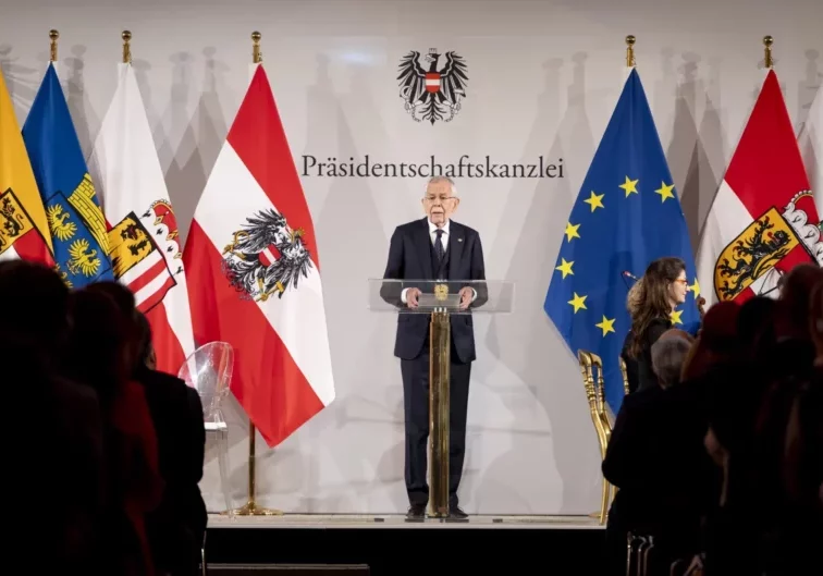 Bundespräsident Alexander Van der Bellen appelliete in seiner Neujahrsansprache 2026 für ein Bekenntnis zu Europa und für die Bereitschaft zum Kompromiss. Im Bild beim Staatsakt 2025. Foto: Präsidentschaftskanzlei