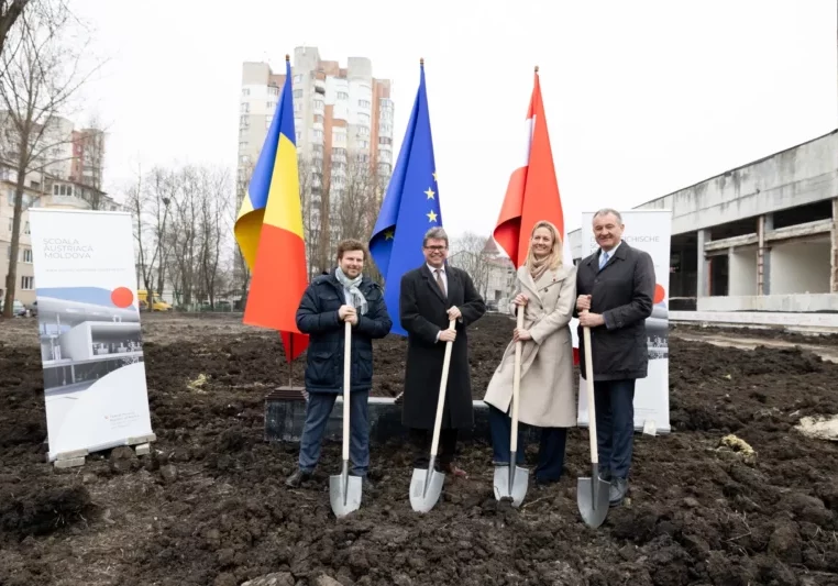 Spatenstich für eine neue Auslandsschule. In Moldau entsteht eine HTL für Elektrotechnik. Bildungsminister Polaschek war zum Startschuss des Baus dabei. Foto: Ramin Mazur / OeAD