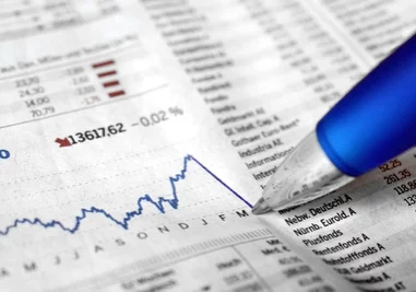 Die Inflation sinkt stetig, ist aber zu hoch, sagt Finanzminister Magnus Brunner. Weitere Maßnahmen gegen Teuerung und für Entlastung sollen folgen. Die Pensionen sowie Familien- und Sozialleistungen sollen um 9,7 % erhöht werden. Foto: Andreas Hermsdorf/Pixelio.de