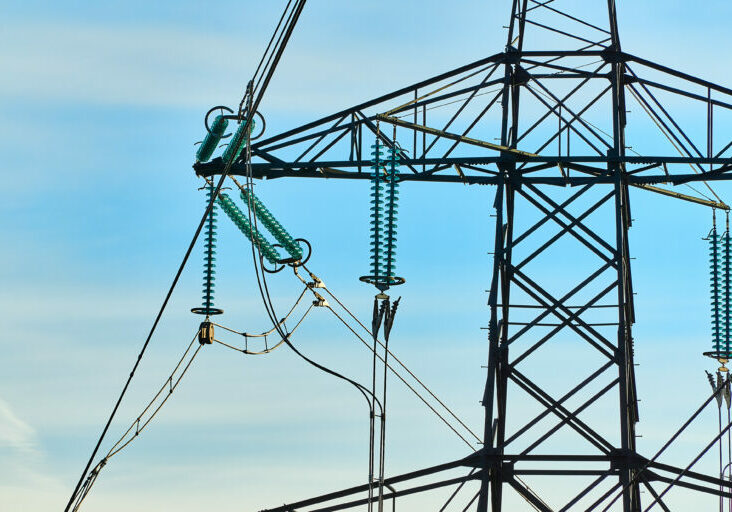 Strom ist umweltfreundliche Energie, daher sind Produktion und Verteilung im öffentlichen Interesse. Foto: K.Freidl/Pixelio.de