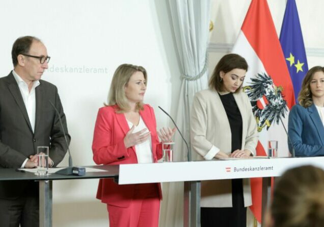 Familienministerin Susanne Raab erläutert das Kinderschutzpaket und härtere Strafen für Täter (mit Jugend-Staatssekretärin Claudia Plakolm, Justizministerin Alma Zadic und Gesundheitsminister Johannes Rauch). Foto: Bka/Regina Aigner