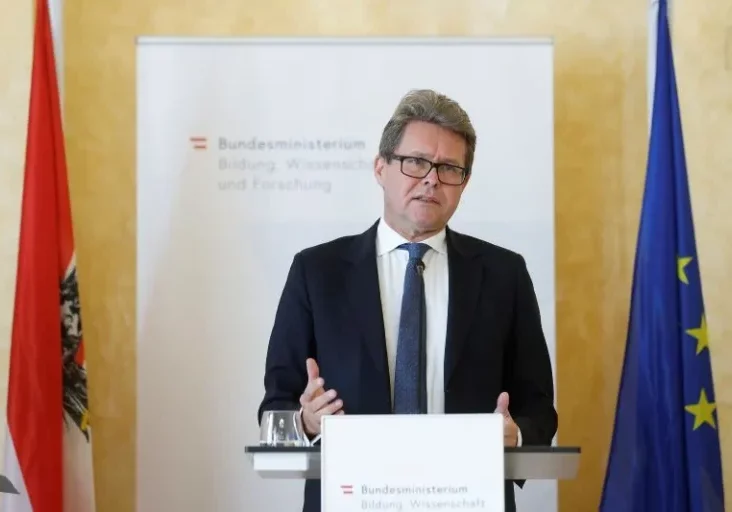 Internationale Studien zeigen Leseschwächen bei Schülerinnen und Schülern in Österreich, eine Schwerpunkt des Unterrichtsministeriums soll die Bildungslücke schließen. Bildungsminister Martin Polaschek präsentierte sieben Punkte der Ressortstrategie „Lesen“. Foto: BMBWF/Aigner