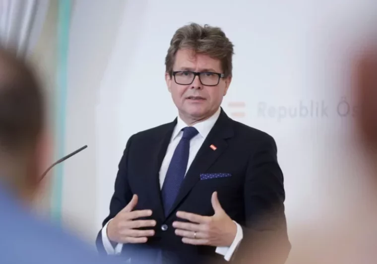 1.050 zusätzliche FH-Studienplätze sollen geschaffen werden. Bildungsminister Martin Polaschek zeigt sich mit den Anmeldungen zufrieden. Foto: BKA/Regina Aigner