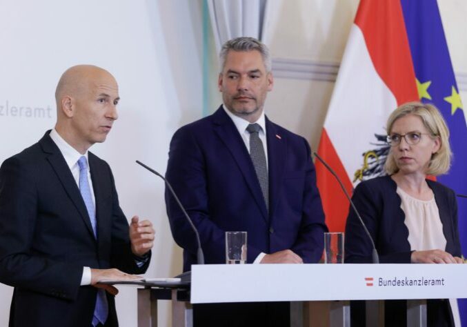 Gegen die "Angstmache" Russlands will die Regierung mit Informationen gegenhalten. Der Gasfluss aus Russland läuft nach wie vor. Foto: BKA/Regina Aigner