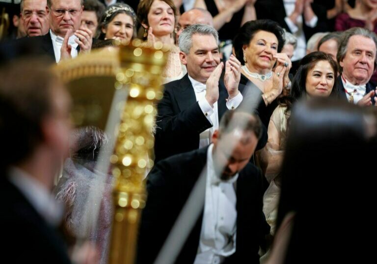 Am 18. Jänner 2024 besuchte Bundeskanzler Karl Nehammer den Ball der Wiener Philharmoniker.