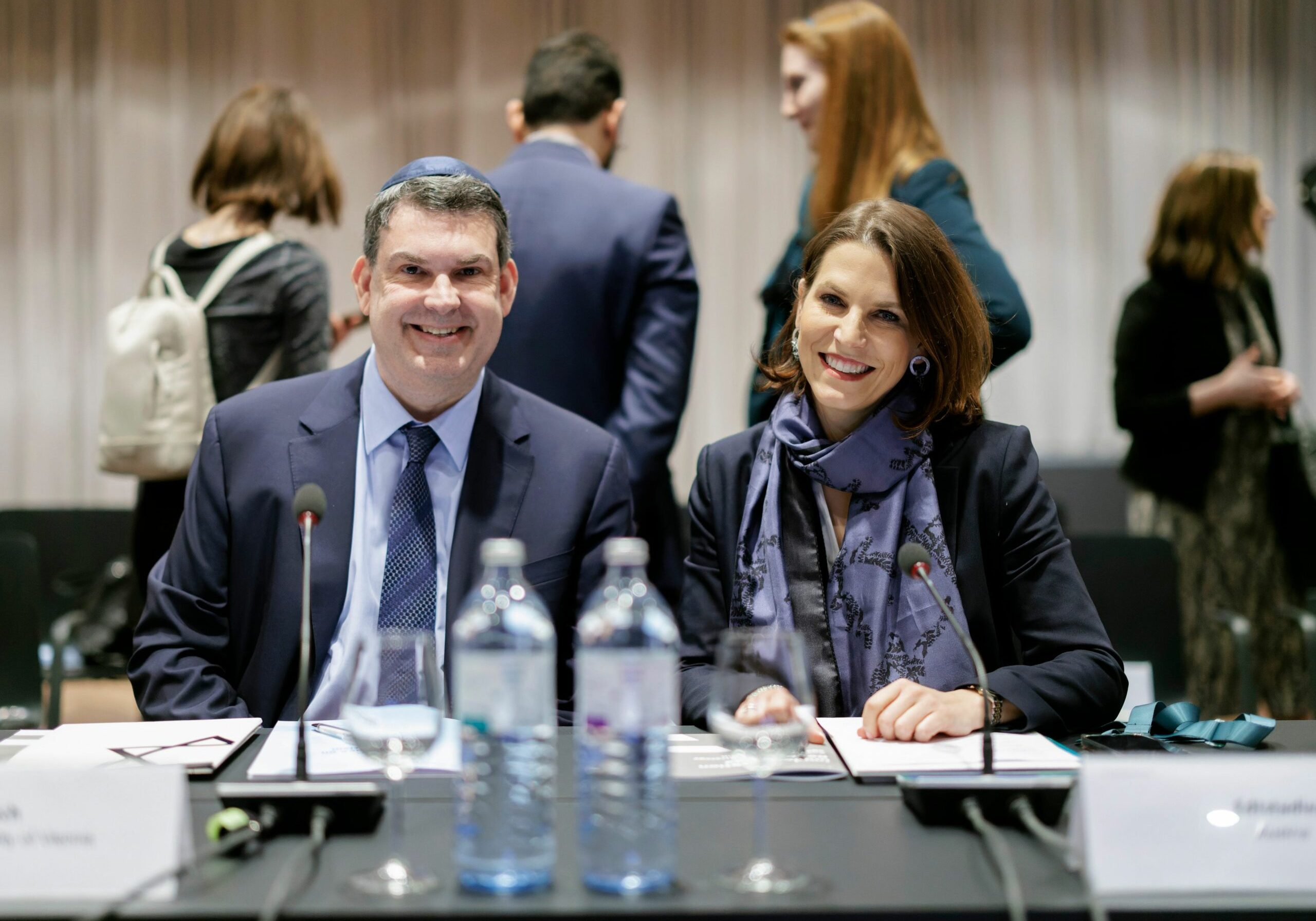 Oskar Deutsch und Karoline Edtstadler: Deklaration gegen Antisemitismus. Foto: Andy Wenzel