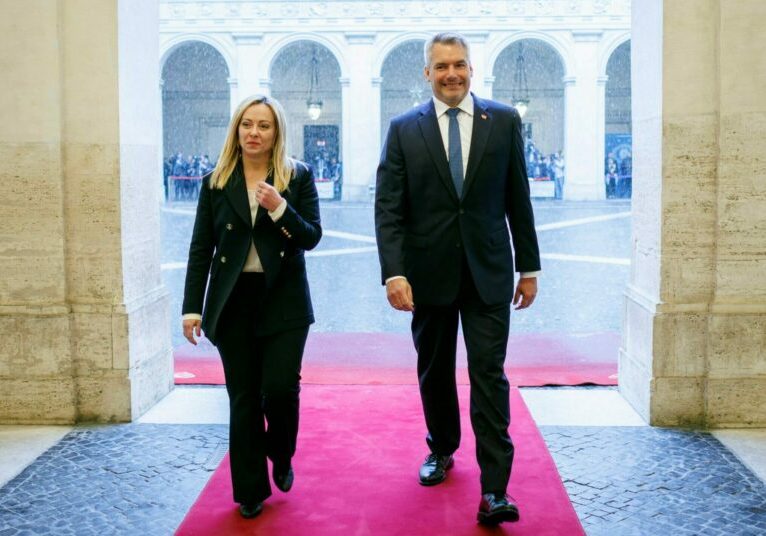 Rücken beim Thema illegale Migration enger zusammen. Italiens Ministerpräsidentin Giorgia Meloni und österreichs Bundeskanzler Karl Nehammer. Foto: BKA/Andy Wenzel