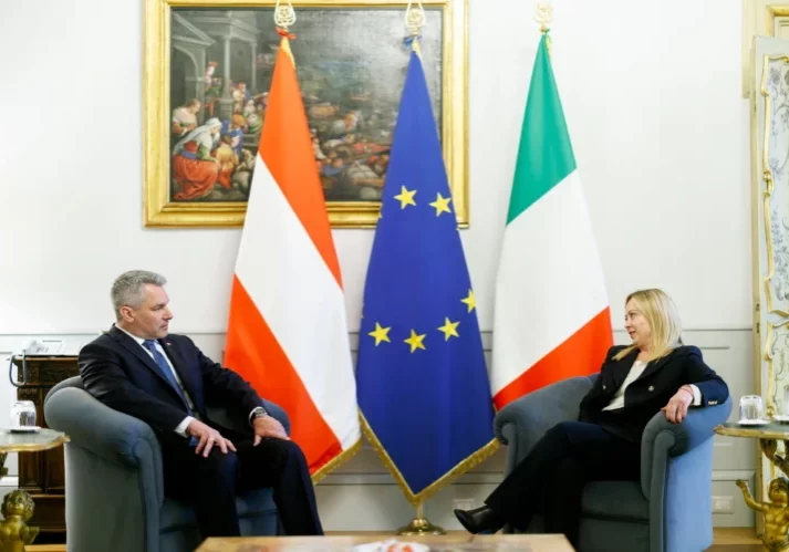 Karl Nehammer und Italiens Ministerpräsidentin Giorgia Melone trafen sich dieses Jahr bereits zweimal, um die Frage der Migration zu besprechen. Beide Länder sind von der hohen Zuwanderung stark betroffen und verlangen Hilfe von der EU. Foto: BKA/Andy Wenzel