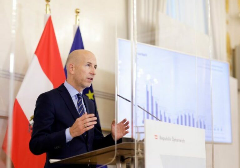 Der Bildungsbonus wirkt und wird verlängert: Arbeitsminister Martin Kocher. Foto: BKA / Andy Wenzel