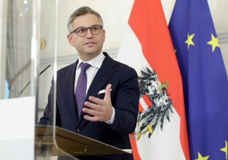 Die Förderungen gegen die Teuerung betragen insgesamt rund 4 Mrd. Euro erklärte Finanzminister Magnus Brunner. Foto: BKA / Andy Wenzel