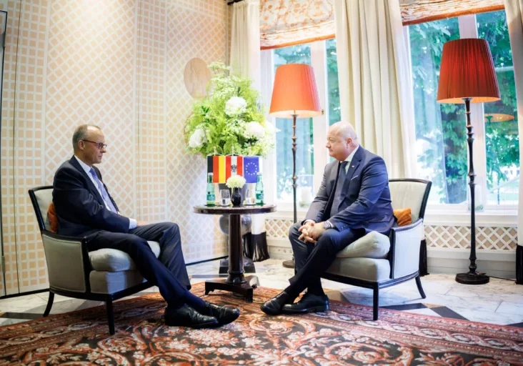 Trafen sich am Rande der Salzburger Festspiele zu einem bilateralen Gespräch. Bundeskanzler Christian Stocker und Bundeskanzler Friedrich Merz. Foto: BKA/Andy Wenzel
