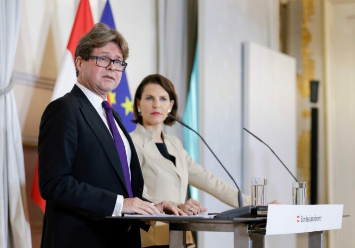 Für die Errichtung der Digital-Uni in Linz wurde von der Regierung der Grundstein gelegt nun auf ihrer Zielgeraden. Bildungsminister Martin Polaschek beim Pressefoyer nach dem Ministerrat. Foto: BKA / Andy Wenzel