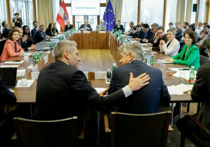 Die Regierung zeigt Tatendrang und nimmt sich für 2023 eine Reihe von Vorhaben vor. Die Klausur in Mauerbach endet mit einem dichten Arbeitsplan für die kommenden Monate. Foto: BKA / Andy Wenzel