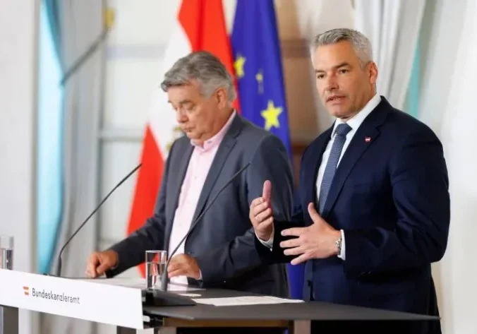Bundeskanzler Karl Nehammer hat für 9. April den Nationalen Sicherheitsrat einberufen. Dies war auch vom Koalitionspartner, Vizekanzler Werner Kogler, gewünscht worden. Unmitelbarer Anlass ist der Spionageskandal um einen ehemaligen BVT-Mitarbeiter. Dessen Kontakte zu Russland und zu FPÖ-Funktionären will Generalsekretär Christian Stocker untersuchen lassen. Bild: Bka/Andy Wenzel