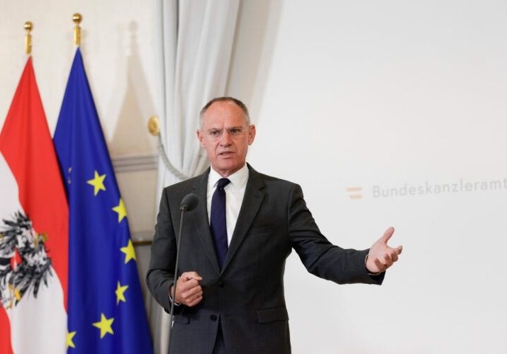 Dank internationaler Kooperation und mehr Kontrollen konnte 2022 die Zahl der festgenommenen Schlepper auf 687 erhöht werden. Innenminister Gerhard Karner will den Kampf gegen die illegale Migration weiter konsequent fortsetzen. Foto: BKA / Andy Wenzel